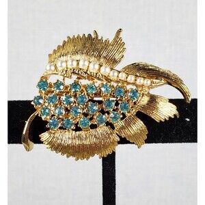 Vintage Signed Gerry's Gold Tone Pearl Aqua Blue Crystal Rhinetsone Leaf Brooch